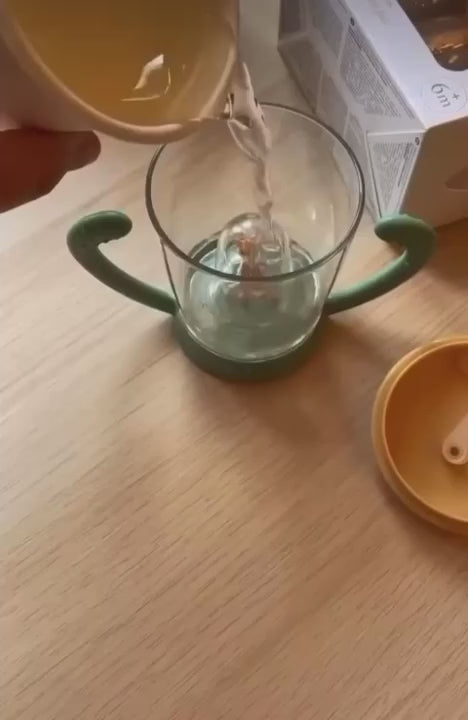 Load and play video in Gallery viewer, Sophie Girafe &amp;amp; Non-Spill Cup Set
